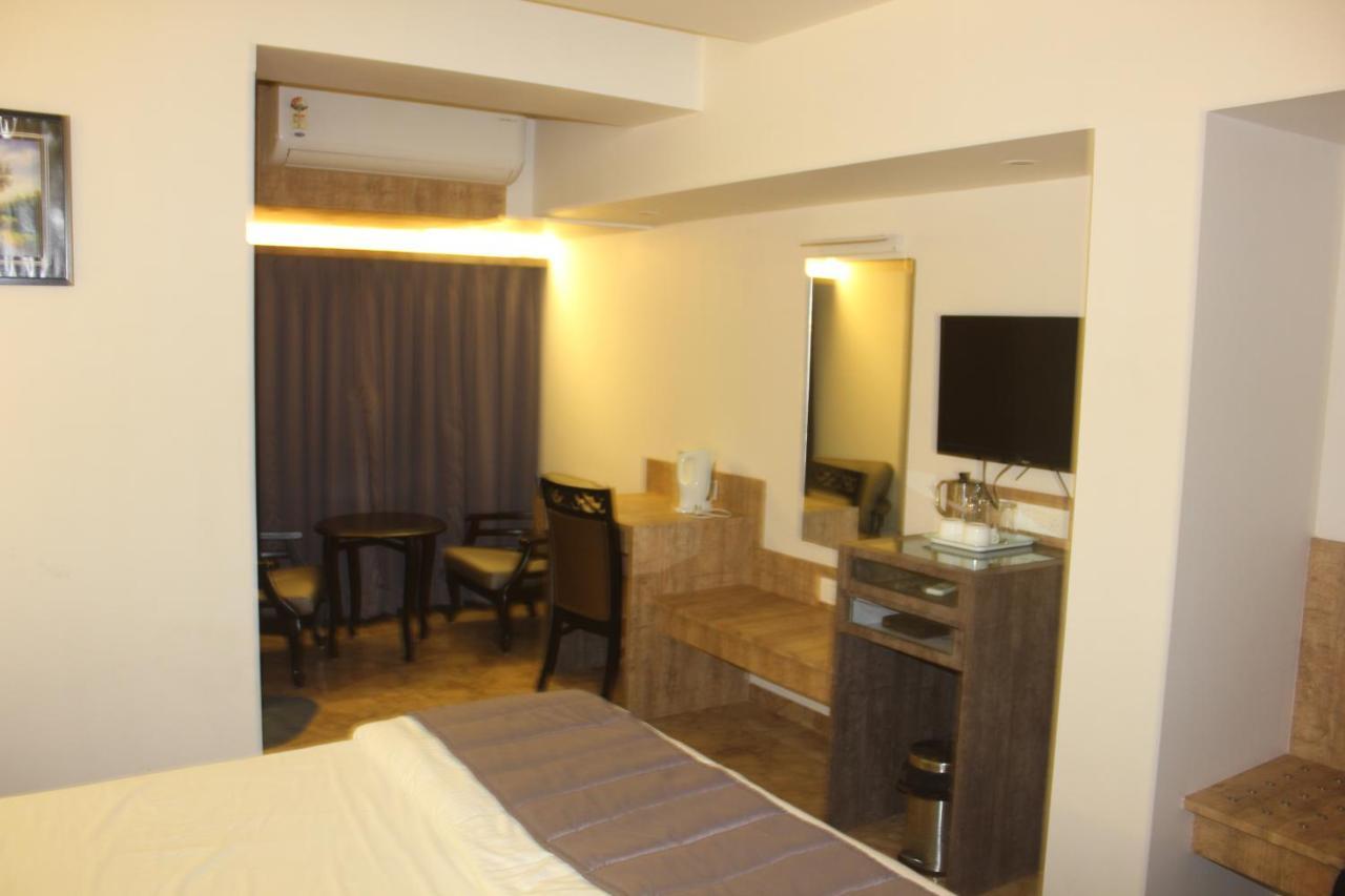 Nimantran Navi Mumbai Exterior foto