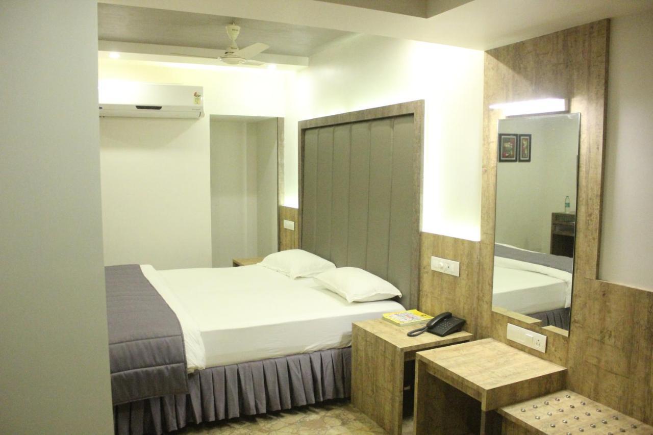 Nimantran Navi Mumbai Exterior foto