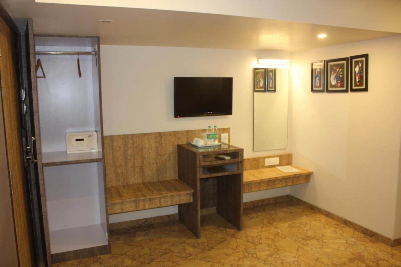 Nimantran Navi Mumbai Exterior foto