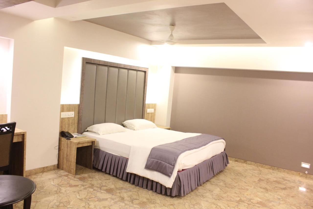 Nimantran Navi Mumbai Exterior foto