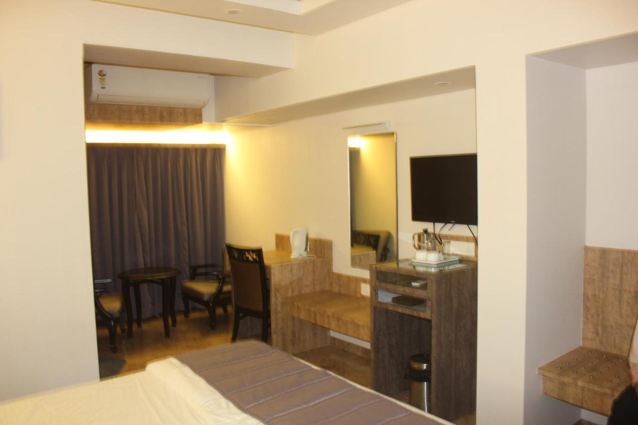 Nimantran Navi Mumbai Exterior foto